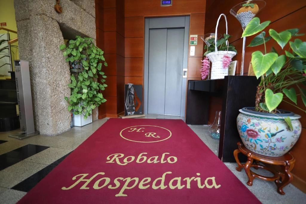 Entrada da Hospedaria Robalo com o tapete de boas vindas